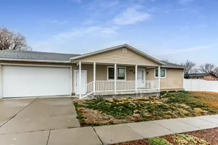 1436 W 12040 S, Riverton, UT 84065 - Photo 2