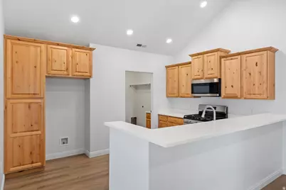 293 S 450 W #B, Springville, UT 84663 - Photo 6
