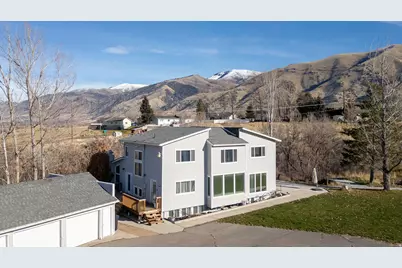 415 E Panoramic Dr N, Hyrum, UT 84319 - Photo 2