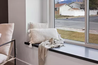 11446 S Sandy Creek Dr E, Sandy, UT 84094 - Photo 8