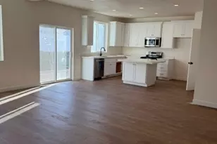 443 W Sapphire Dr, Tooele, UT 84074 - Photo 2