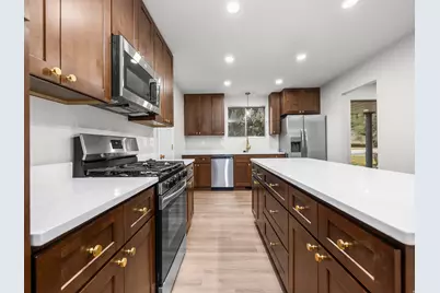 2702 E Oak Hills Dr, Layton, UT 84040 - Photo 8