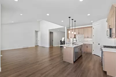 238 W Hillcrest Dr, Spanish Fork, UT 84660 - Photo 2