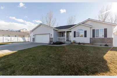 1076 E Hyrum Blvd, Hyrum, UT 84319 - Photo 1