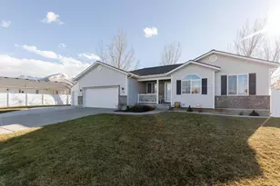 1076 E Hyrum Blvd, Hyrum, UT 84319 - Photo 1