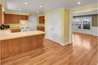 4374 S 2900 W, Roy, UT 84067 - Photo 8