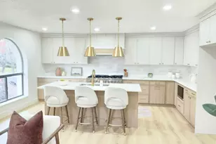 2099 E Worchester Dr S, Cottonwood Heights, UT 84121 - Photo 4