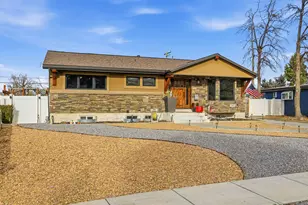 2117 E Rolling Knolls Way, Cottonwood Heights, UT 84121 - Photo 2