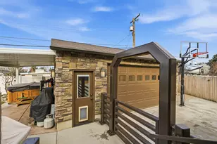 2117 E Rolling Knolls Way, Cottonwood Heights, UT 84121 - Photo 12