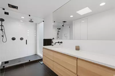 2136 S Elaine Dr E, Bountiful, UT 84010 - Photo 30