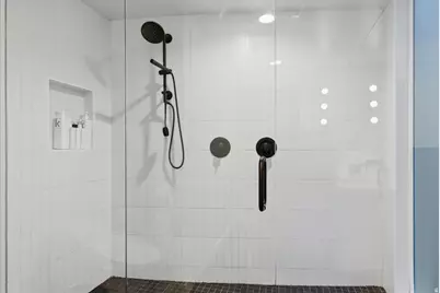 2136 S Elaine Dr E, Bountiful, UT 84010 - Photo 32