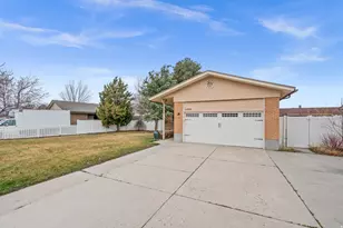 1065 E Fallbrook Way, Sandy, UT 84094 - Photo 4