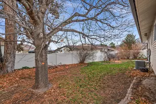 1065 E Fallbrook Way, Sandy, UT 84094 - Photo 32