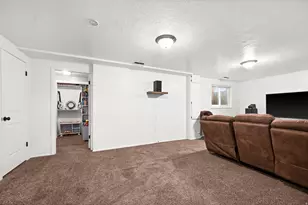 1065 E Fallbrook Way, Sandy, UT 84094 - Photo 24