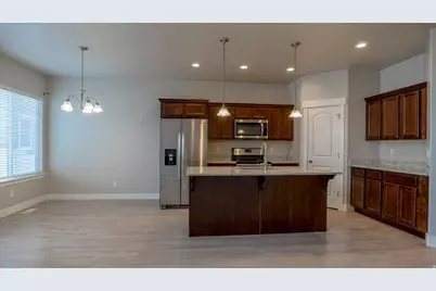 1783 N 3870 W, Lehi, UT 84043 - Photo 4