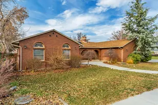 5768 S Erekson Ln, Salt Lake City, UT 84107 - Photo 2