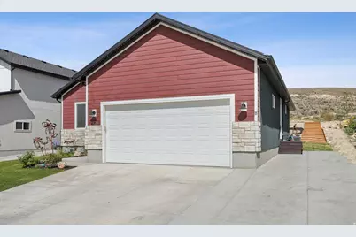 7926 N Bristlecone Rd W, Eagle Mountain, UT 84005 - Photo 2
