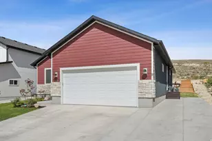 7926 N Bristlecone Rd W, Eagle Mountain, UT 84005 - Photo 2
