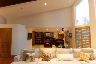 8867 S Easthills Dr E, Sandy, UT 84093 - Photo 18