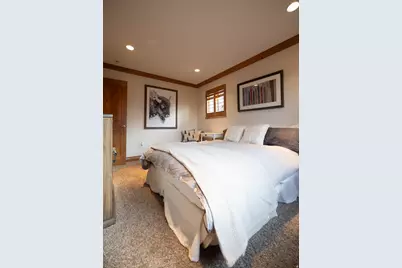 8867 S Easthills Dr E, Sandy, UT 84093 - Photo 42