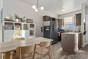 1792 E Skyline Dr, Eagle Mountain, UT 84005 - Photo 6