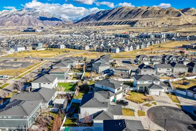 1052 W Valor Ct, Bluffdale, UT 84065 - Photo 10