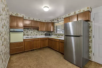 2613 W Hallmark Cir, West Valley, UT 84119 - Photo 8