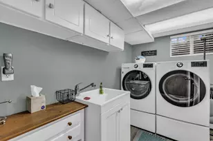 7885 S Manzano Dr, Sandy, UT 84093 - Photo 28