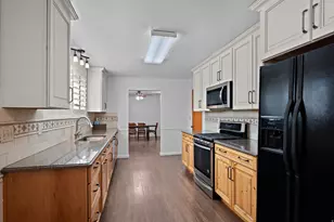 1610 E Moor Dale Ln S, Holladay, UT 84117 - Photo 4