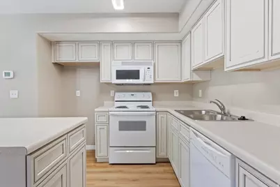 4790 W Barletta Ct, West Jordan, UT 84084 - Photo 10