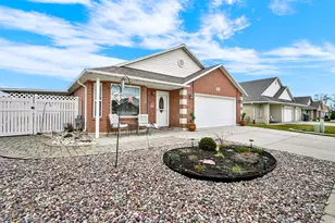 903 W 1730 N, Clinton, UT 84015 - Photo 2