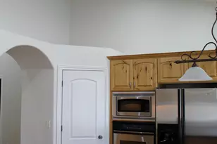 10612 N Canterbury Dr, Highland, UT 84003 - Photo 8