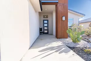 3158 E Fuchsia Dr E, Saint George, UT 84790 - Photo 2