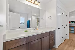 4832 N Frary Peak Way E, Eagle Mountain, UT 84005 - Photo 16