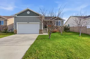 4732 S W Pk Dr, Roy, UT 84067 - Photo 1
