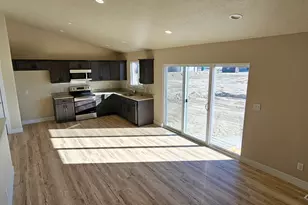 2322 E Yellow Blossom St, Eagle Mountain, UT 84005 - Photo 4