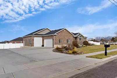 3332 W 1800 N, Clinton, UT 84015 - Photo 2
