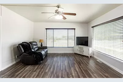 395 N 1st St, Tooele, UT 84074 - Photo 6