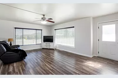 395 N 1st St, Tooele, UT 84074 - Photo 2