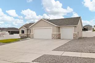 765 W Vis Vw Dr, Grantsville, UT 84029 - Photo 2