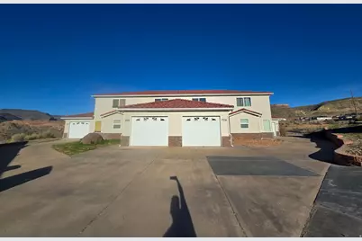 202 W 800 N, La Verkin, UT 84745 - Photo 2