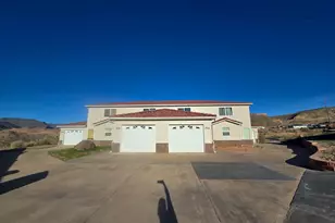 202 W 800 N, La Verkin, UT 84745 - Photo 2