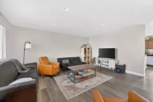 1798 E Sunrise Meadow Dr, Sandy, UT 84093 - Photo 2