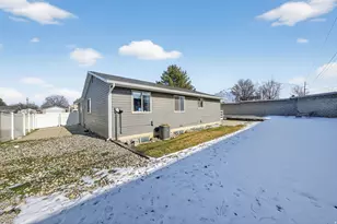 1798 E Sunrise Meadow Dr, Sandy, UT 84093 - Photo 28