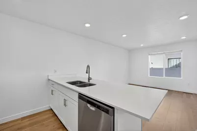 1154 E Trident Dr, Saratoga Springs, UT 84045 - Photo 20