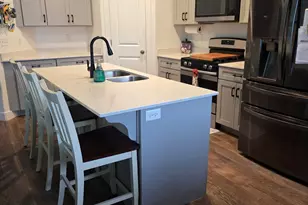 284 N Eaglewood Dr, Saratoga Springs, UT 84045 - Photo 2