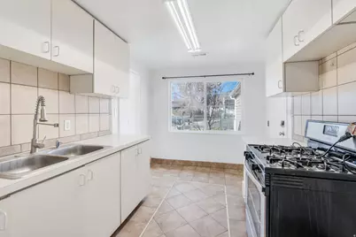 240 Grove Creek Dr, Pleasant Grove, UT 84062 - Photo 8