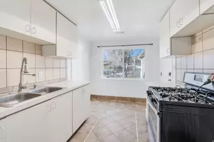 240 Grove Creek Dr, Pleasant Grove, UT 84062 - Photo 8