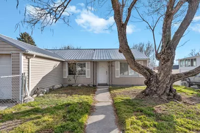 240 Grove Creek Dr, Pleasant Grove, UT 84062 - Photo 2