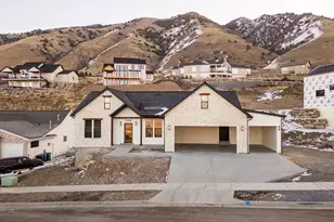 304 N Sherwood Dr, Providence, UT 84332 - Photo 2